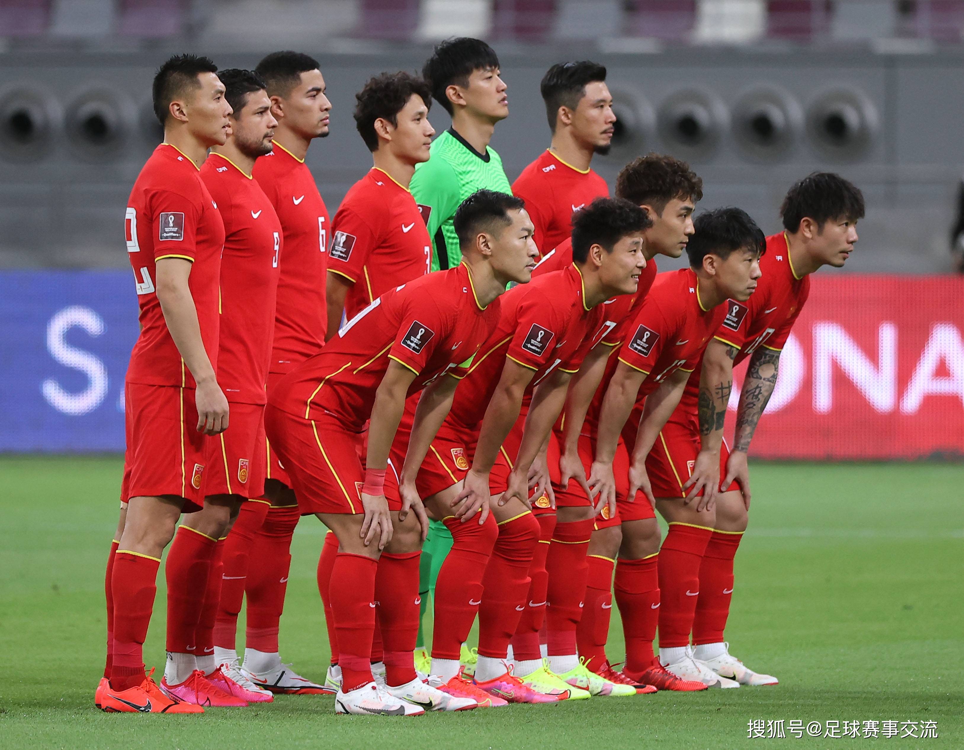 国内足球联赛持续激烈，球队实力逐渐增强