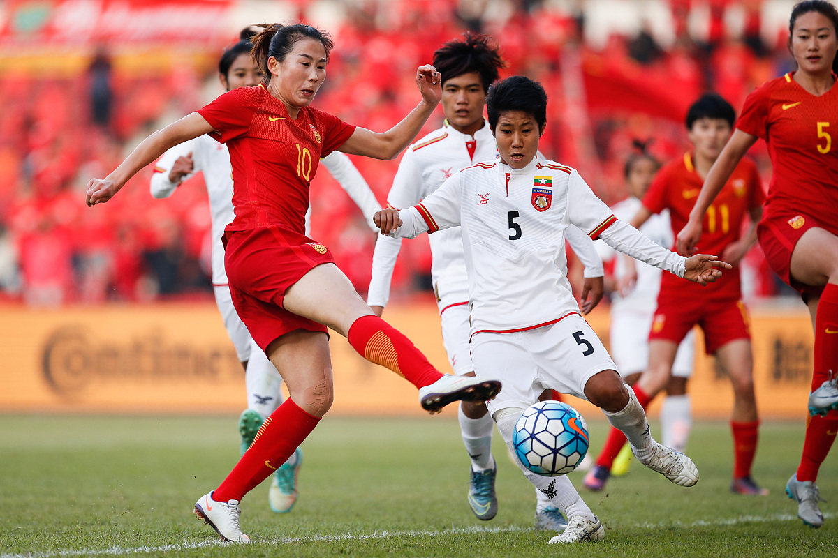包含国际足坛竞技盛事：女足国家队连续战胜强敌的词条