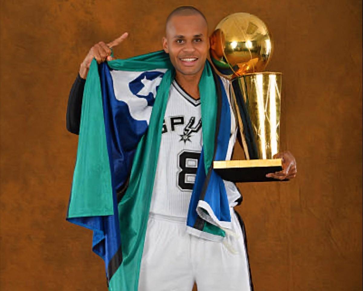 开云下载-包含老鹰队年轻后卫异军突起，带队跻身前列的词条