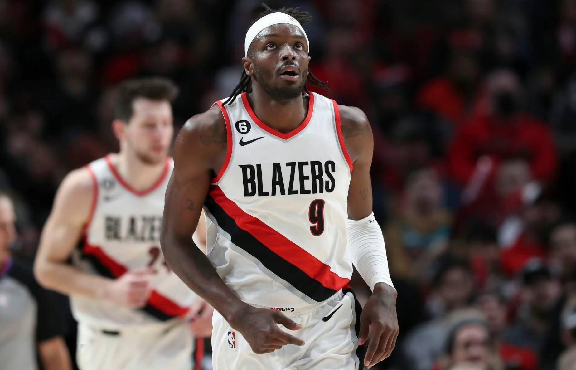 开拓者内线球员表现低迷,需加强训练 开拓者内线球员表现低迷,需加强训练