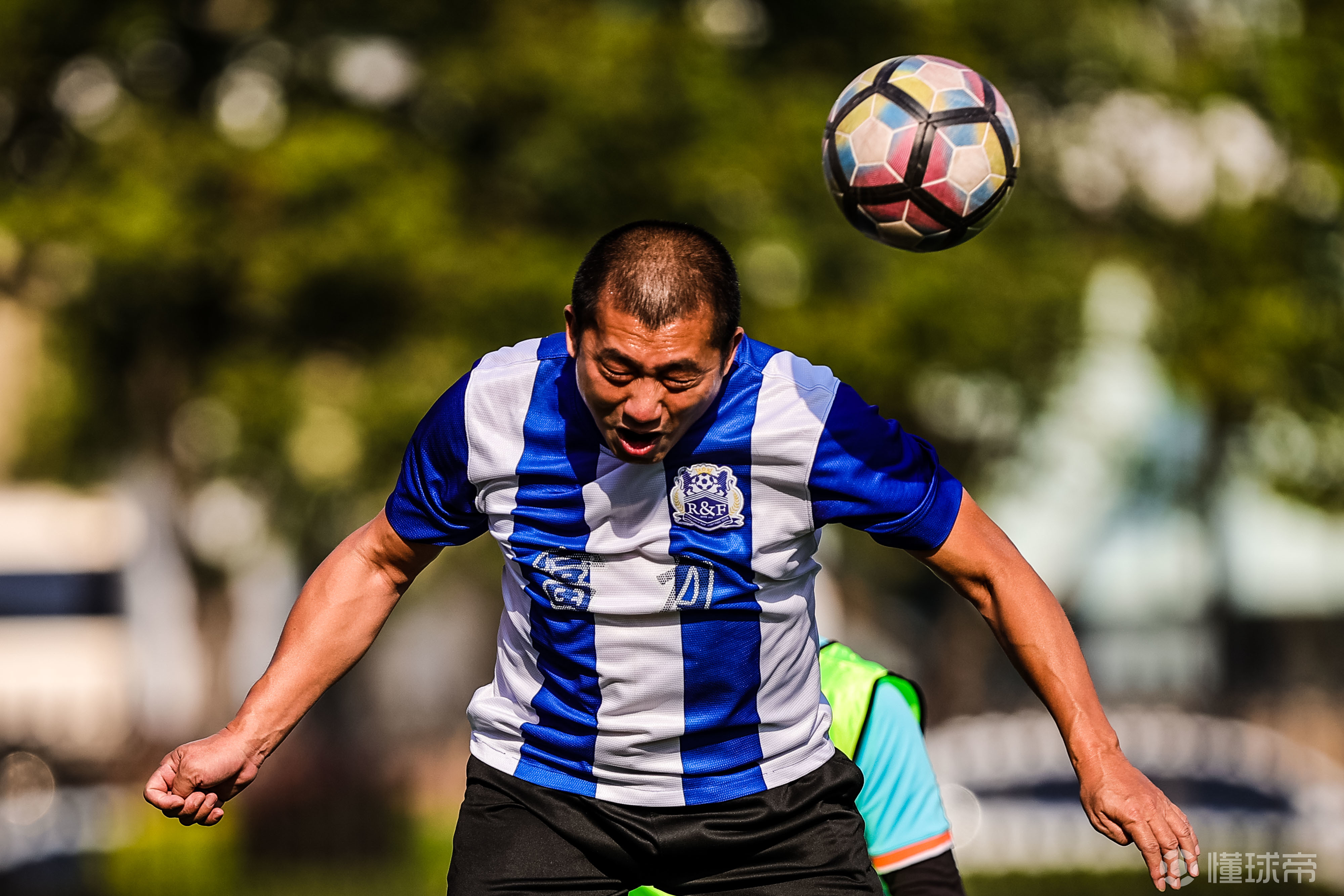 开云体育中国-上港惊险逆转富力，实力胜出让球迷振奋的简单介绍