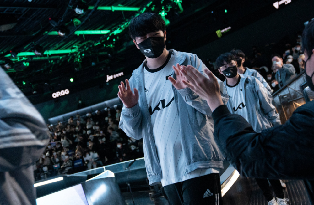 开云体育中国-GEN鏖战KT，Deft拿下关键大龙激烈交锋2025世界赛，点燃全场激情的简单介绍