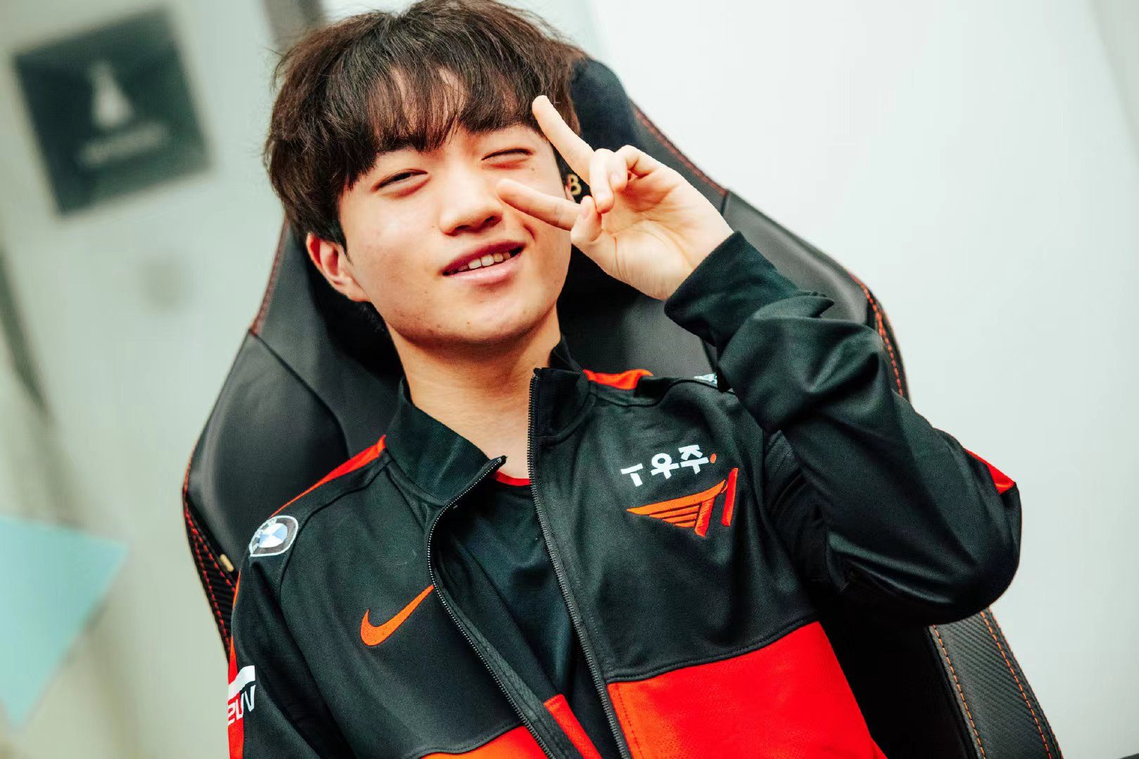 开云APP-关于100T翻盘T1，Keria完成史诗逆转强强对话淘汰赛，留下经典瞬间的信息