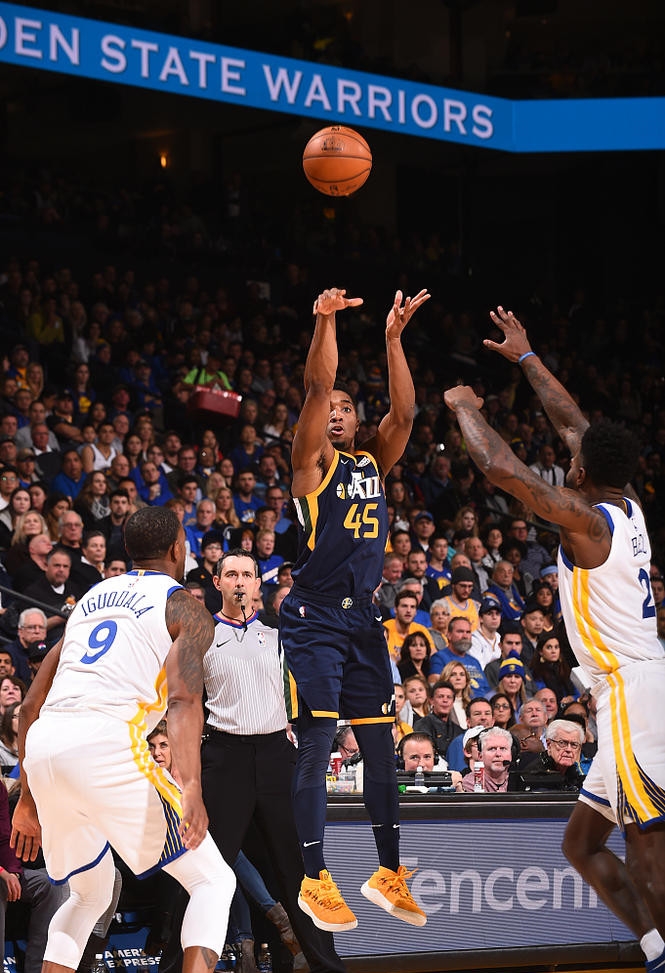 爵士连胜止步,遭遇卫冕冠军重创的简单介绍 爵士连胜止步,遭遇卫冕冠军重创的简单介绍