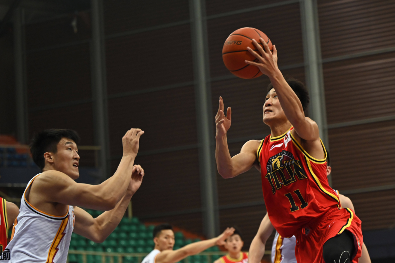 吉林队鏖战浙江队,王哲林带队取胜 吉林队鏖战浙江队,王哲林带队取胜